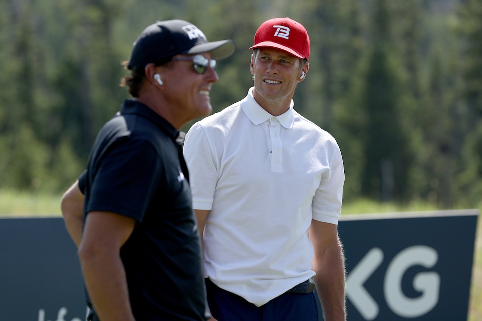 Aaron Rodgers sinks putt to win 'The Match' versus Tom Brady