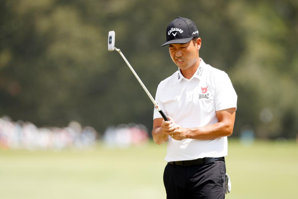 ATLANTA, GEORGIA - SEPTEMBER 05: Kevin Na of the United States lines up a putt on the third green during the final round of the TOUR Championship at East Lake Golf Club on September 05, 2021 in Atlanta, Georgia. (Photo by Cliff Hawkins/Getty Images)