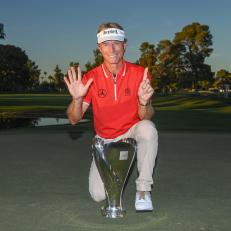 PHOENIX, AZ - NOVEMBER 14: Bernhard Langer of Germany holds up the numbers 6 on his fingers representing his sixth Charles Schwab Cup after the final round of the PGA TOUR Champions Charles Schwab Cup Championship at Phoenix Country Club on November 14, 2021 in Phoenix, Arizona. (Photo by Ben Jared/PGA TOUR via Getty Images)
