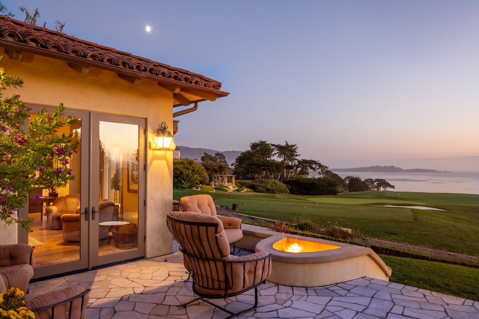 /content/dam/images/golfdigest/fullset/2021/220915-pebble-mansion2.jpeg