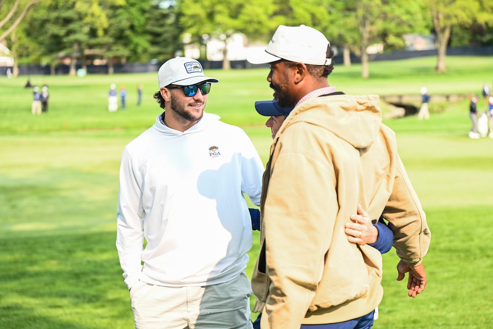 Josh Allen, Von Miller Go Golfing with the Bills