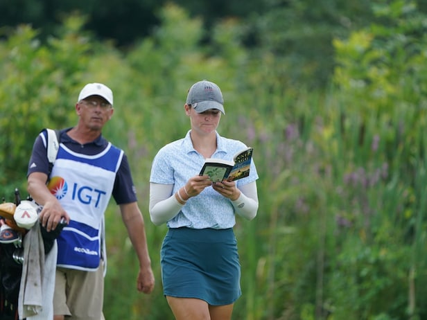 this-tour-pro-actually-reads-books-between-shots-at-tournaments