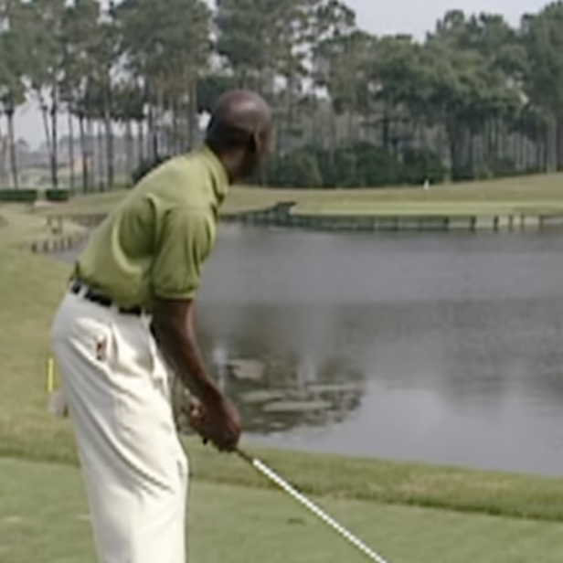 Michael Jordan hits an absolute dart from the 17th fairway at TPC Sawgrass | This is the loop