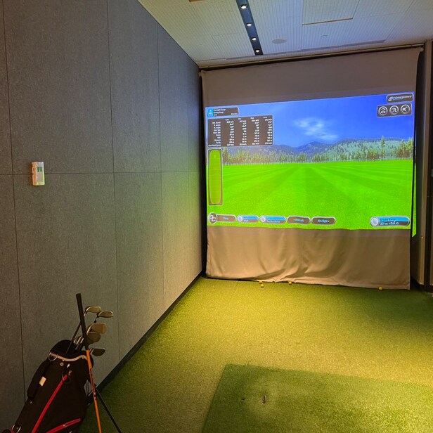 pga-tour-winner-offers-free-golf-lessons-at-airport-in-between-flights