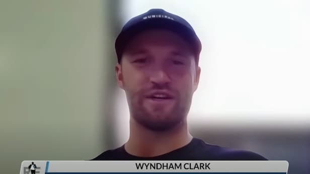 Wyndham Clark greift Tony Romo an, um die Kluft zwischen „Country ...