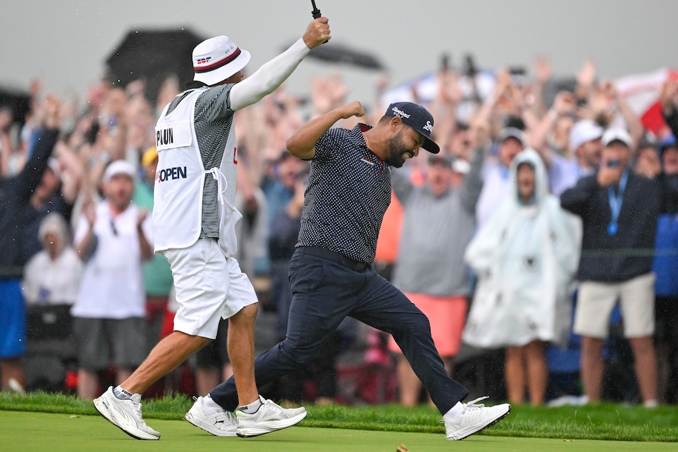 OAKMONT, PENNSYLVANIA - JUNE 15: J.J. Spaun reacts to making the winning putt on the 18th green during the final round of  125th U.S. Open Championship at Oakmont Country Club on June 15, 2025 in Oakmont, Pennsylvania. (Photo by Ben Jared/PGA TOUR via Getty Images)