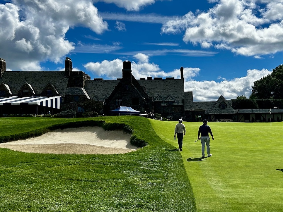 https://www.golfdigest.com/content/dam/images/golfdigest/fullset/2021/261015-ls-caddie5.jpg