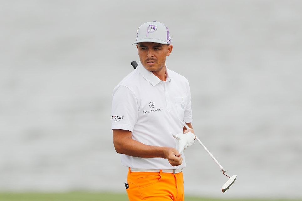 Rickie Fowler takes batting practice at St. Louis Cardinals facility, This  is the Loop