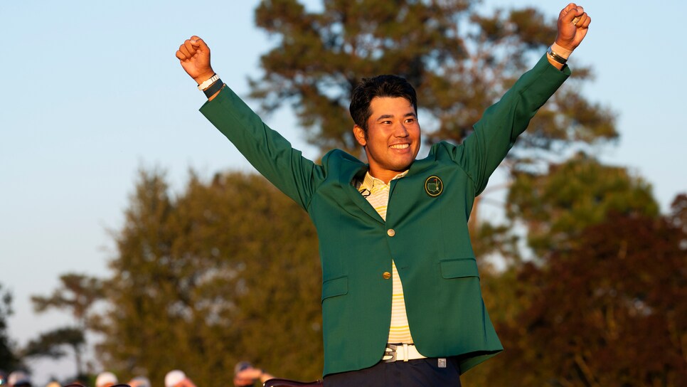 /content/dam/images/golfdigest/fullset/2021/4/hideki matsuyama 2021 masters green jacket celebrate.jpg