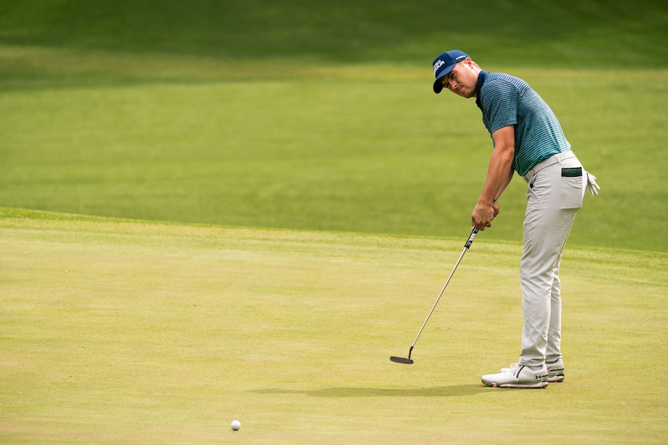 /content/dam/images/golfdigest/fullset/2021/4/jordan-spieth-masters-2021-putting.jpg