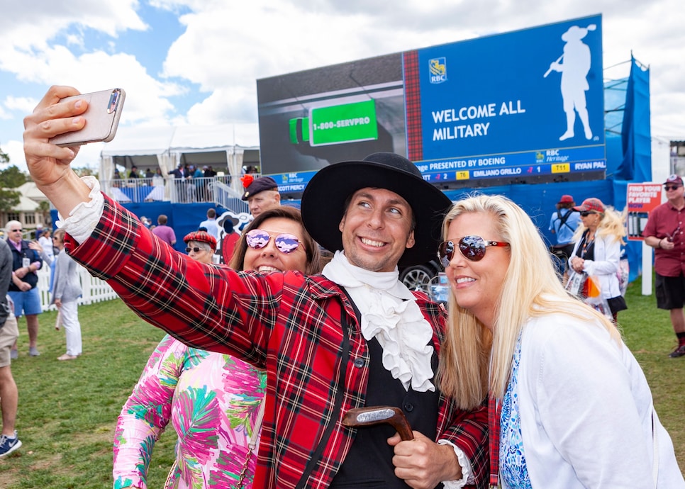 /content/dam/images/golfdigest/fullset/2021/4/rbc-heritage-mascot-sir-willie-with-fans.jpg