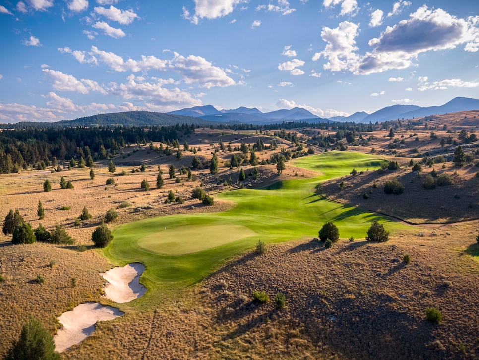 https://www.golfdigest.com/content/dam/images/golfdigest/fullset/2021/4/rock creek cattle 14th.jpg