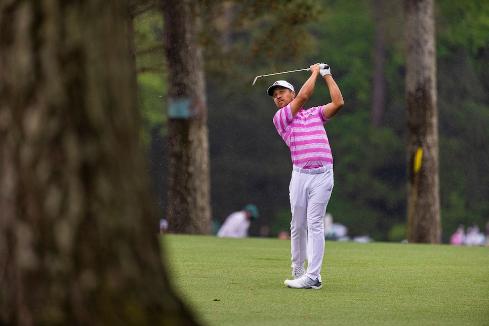 /content/dam/images/golfdigest/fullset/2021/4/xander-schauffele-masters-2021-saturday-swinging-tree.jpg