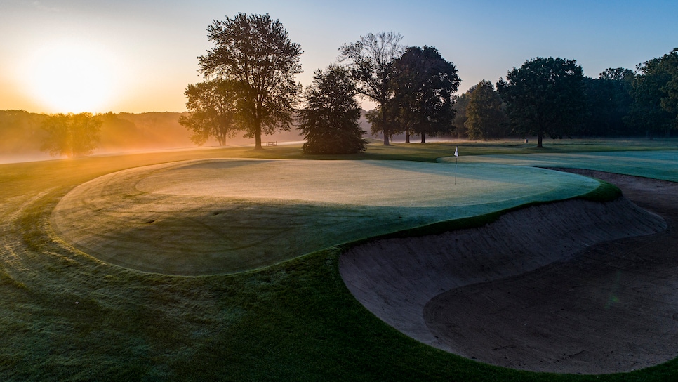 /content/dam/images/golfdigest/fullset/2021/5/milwaukee 8 back left sunrise.jpg