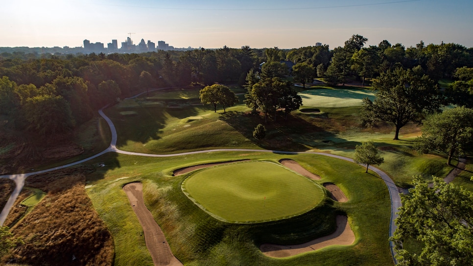 /content/dam/images/golfdigest/fullset/2021/5/st. louis 6 downtown.jpg