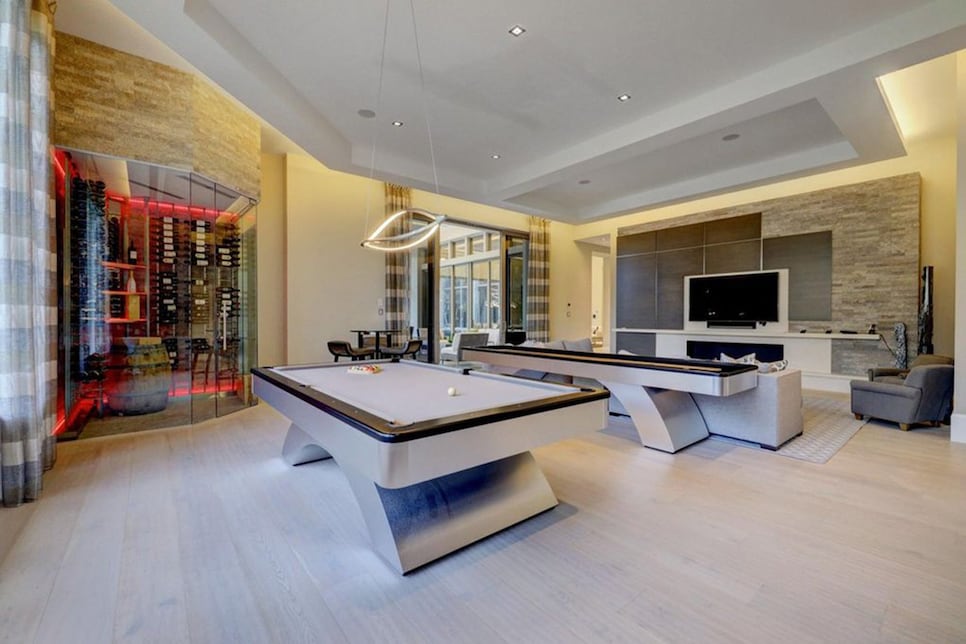 /content/dam/images/golfdigest/fullset/2021/6/charlschwartzel_house_gameroom.jpg