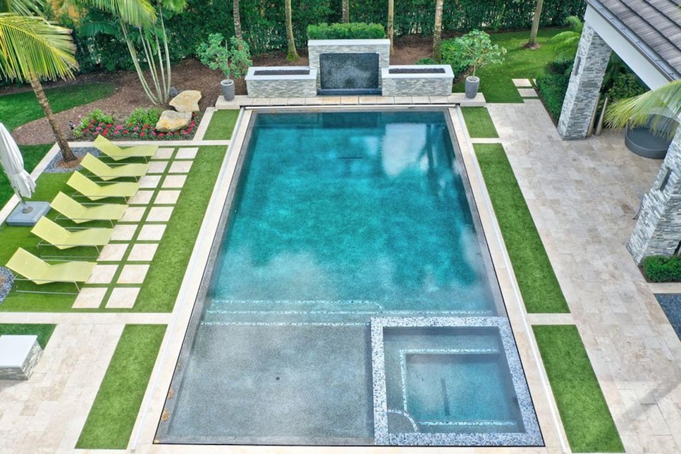 /content/dam/images/golfdigest/fullset/2021/6/charlschwartzel_house_pool.jpg