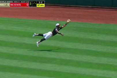 Hunter Renfroe's wild no-look catch was so good even Shohei Ohtani couldn't  believe it, This is the Loop