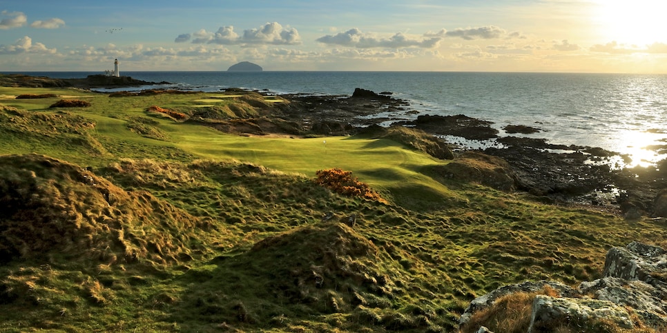 /content/dam/images/golfdigest/fullset/2021/7/trump turnberry 11th hole.jpg