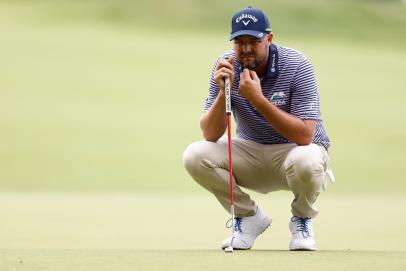 Marc Leishman shoots second-round 67 using wedge as putter