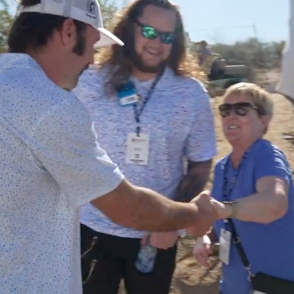 /content/dam/images/golfdigest/fullset/2021/garnderminshew_handshake.png