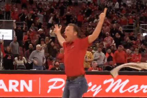 Drive for show, putt for Pappy: Louisville basketball fan makes full-court putt to win bottle of 23-year-old Pappy Van Winkle