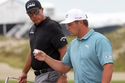 Can players be banned legally from the PGA Tour for joining a rival golf league?