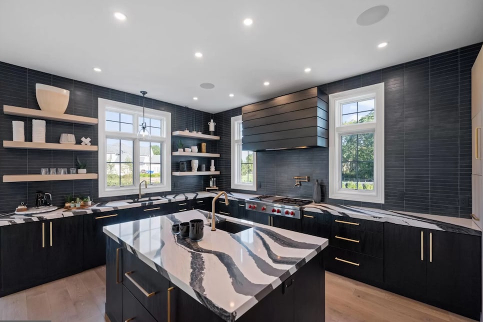 /content/dam/images/golfdigest/fullset/2021/simmonshouse_kitchen.png