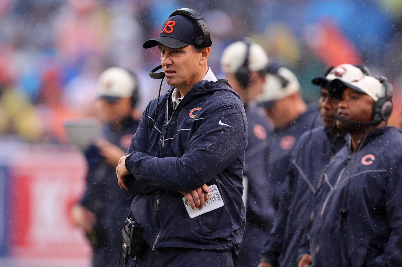 Chicago Bears Get 15-Yard Penalty for Using Towel During Downpour