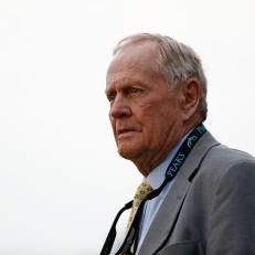 DUBLIN, OH - JUNE 04: Jack Nicklaus watches the action on the 18th hole during the final round of the Memorial Tournament at Muirfield Village Golf Club on June 4, 2017 in Dublin, Ohio. (Photo by Sam Greenwood/Getty Images)