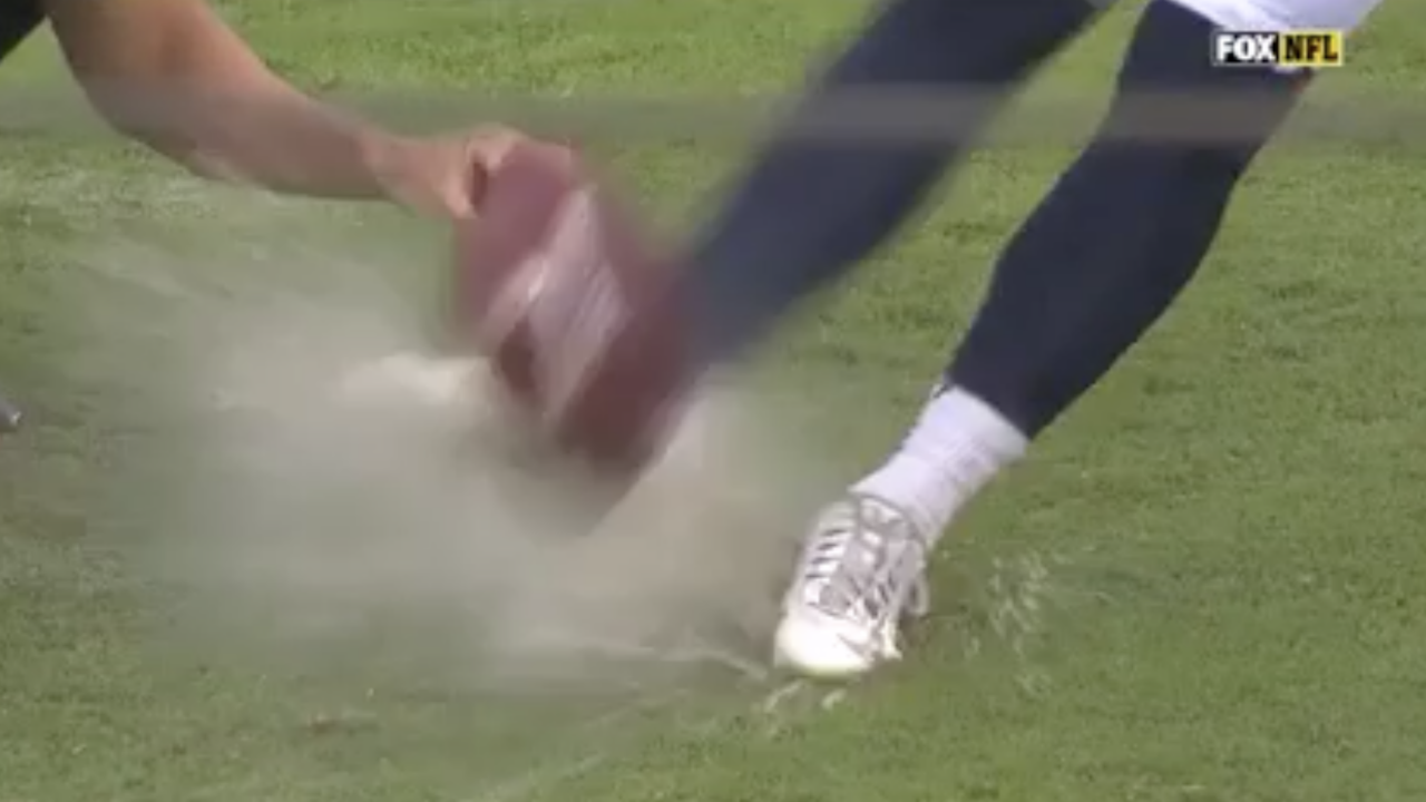 Chicago Bears Get 15-Yard Penalty for Using Towel During Downpour