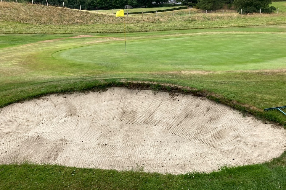 /content/dam/images/golfdigest/fullset/2022/1/balmoral-bunker.jpg