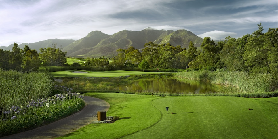 https://www.golfdigest.com/content/dam/images/golfdigest/fullset/2022/1/fancourt-south-africa-15.jpg