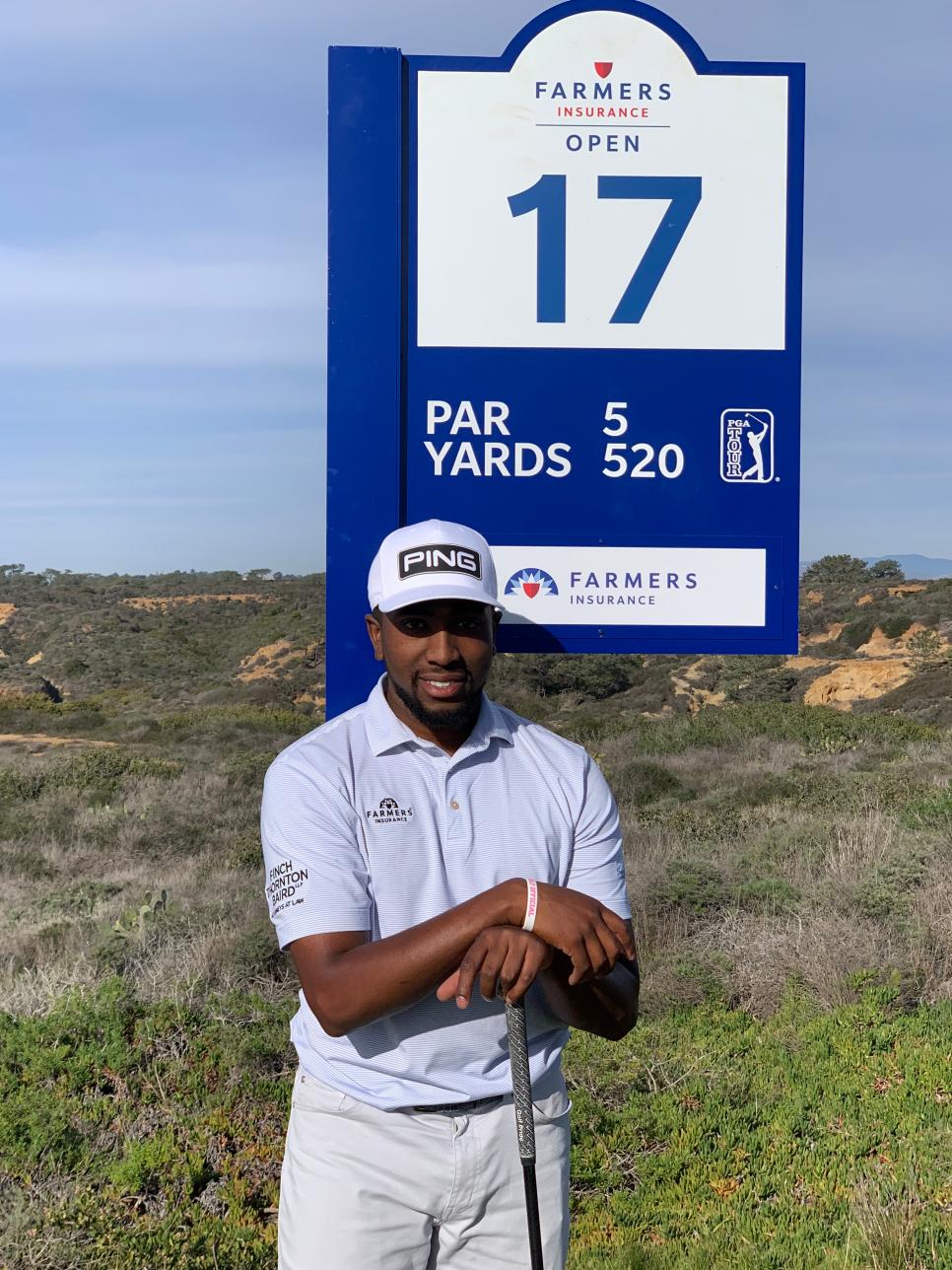 /content/dam/images/golfdigest/fullset/2022/1/ryan alford and farmers sign.jpeg