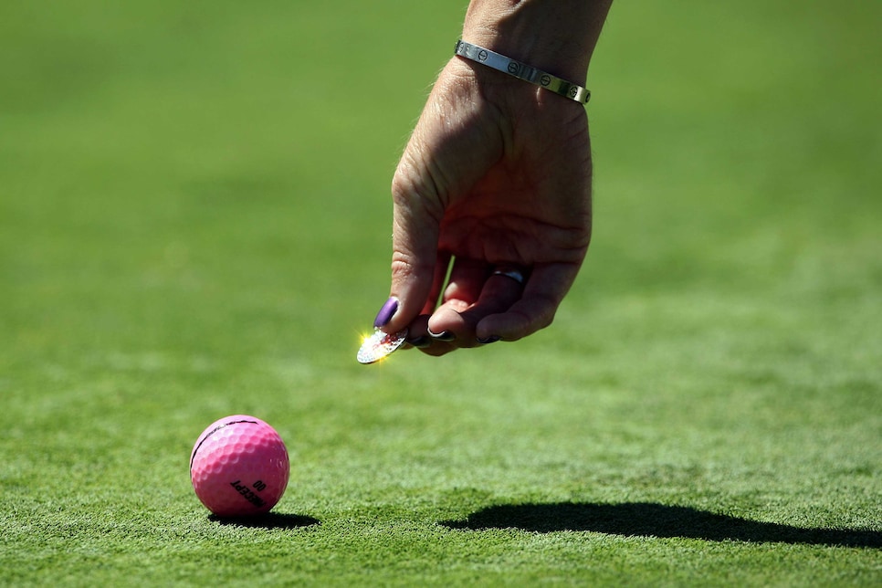 How to Mark a Golf Ball on the Putting Green