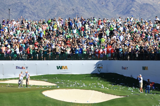 Showers in Scottsdale: Watch fans erupt as Sam Ryder makes an ace on ...