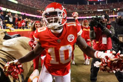 NFL fans come to Jackson Mahomes' defense after Tyreek Hill cheap shot