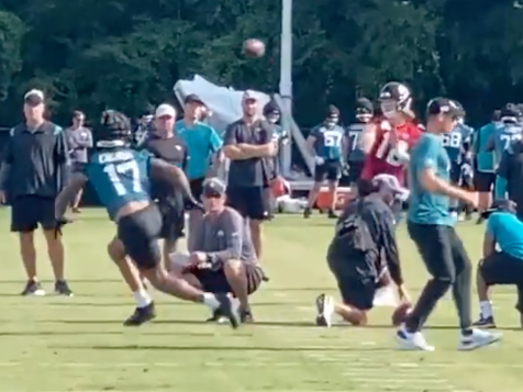 New Jaguars tight end Evan Engram still appears to be very bad at his job of catching footballs