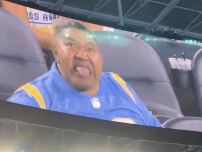 Father of Chargers defensive tackle Breiden Fehoko makes jumbotron, puts on absolutely electric performance