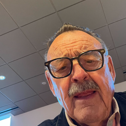 The Chicago Bears let Dick Butkus take over their Twitter account and it was pure old-man chaos