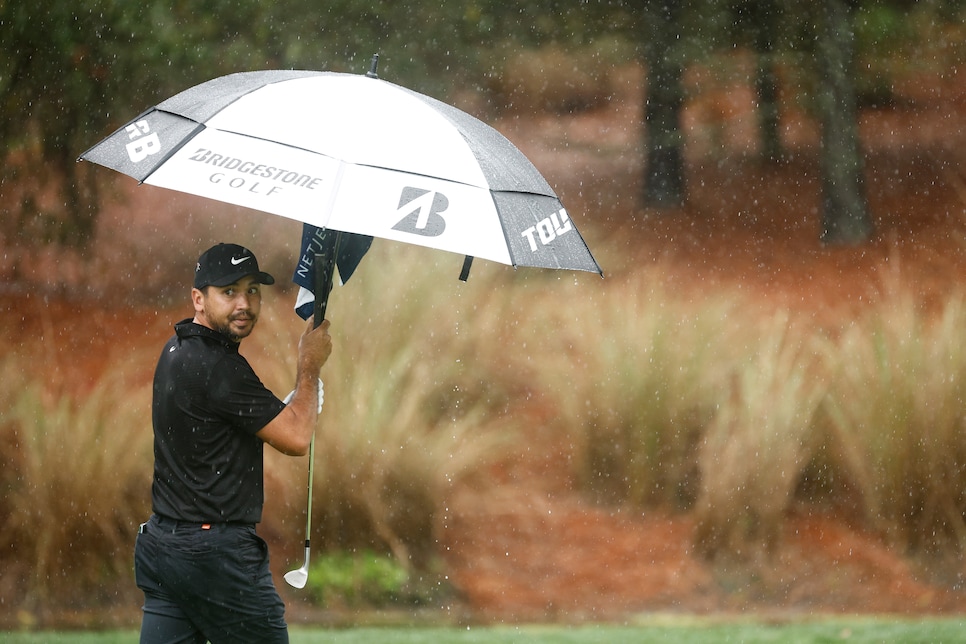 Top-rated bad weather golfers: Conquer any condition on the course!