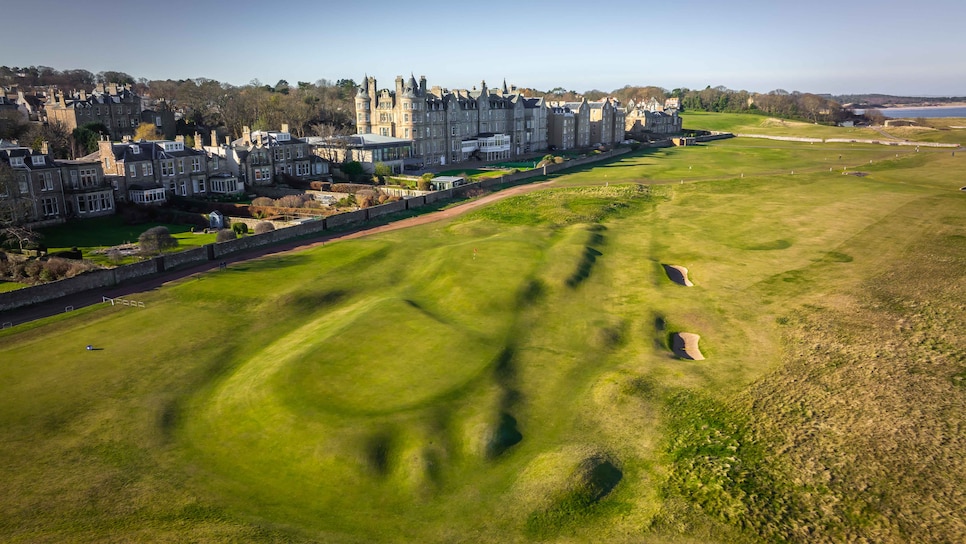 /content/dam/images/golfdigest/fullset/2022/3/firepit-scotland-from-the-sky/2-16_N_Berwick.jpeg