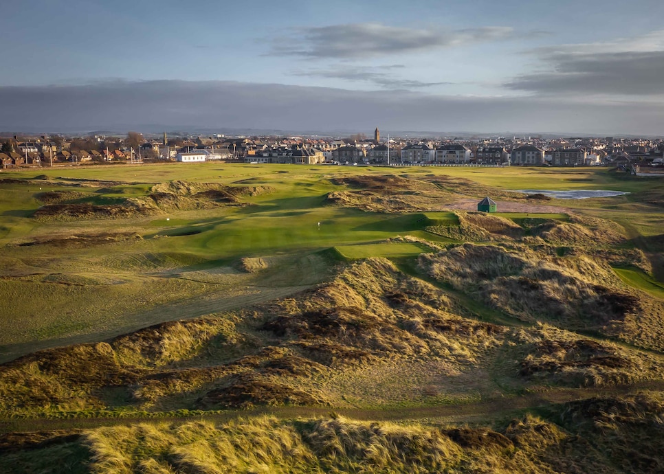 /content/dam/images/golfdigest/fullset/2022/3/firepit-scotland-from-the-sky/3-Prestwick.jpeg