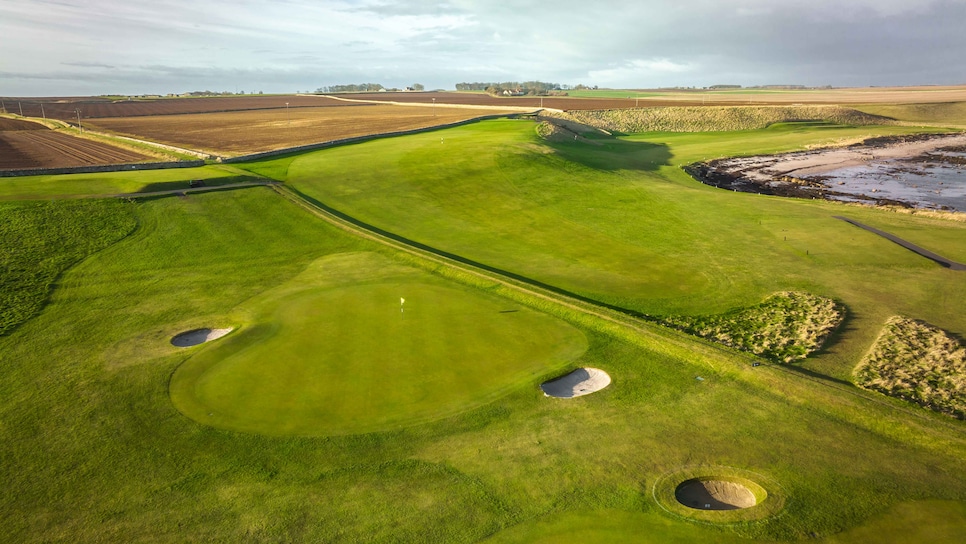 /content/dam/images/golfdigest/fullset/2022/3/firepit-scotland-from-the-sky/5-Crail_Balcomie.jpeg