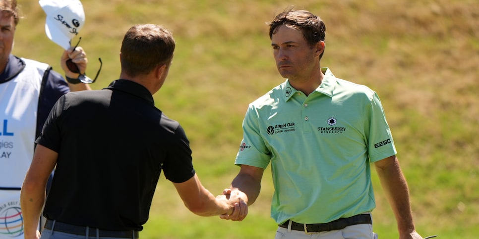 AUSTIN, TEXAS - MARCH 25: Kevin Kisner of the United States shakes hands with Justin Thomas of the United States after winning his match during the second round of the World Golf Championships-Dell Technologies Match Play at Austin Country Club on March 25, 2021 in Austin, Texas. (Photo by Darren Carroll/Getty Images)