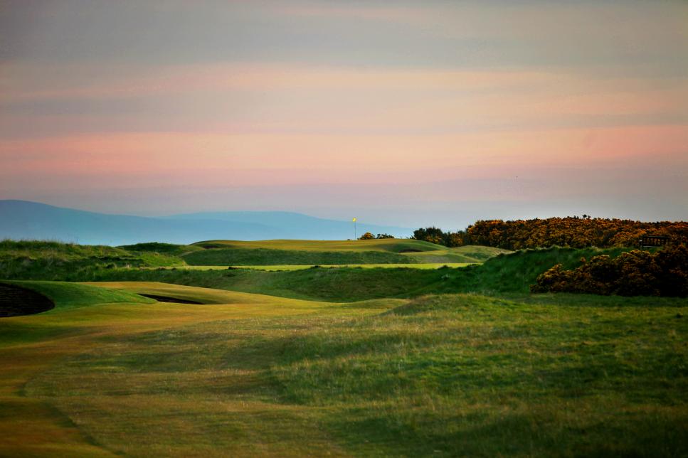 /content/dam/images/golfdigest/fullset/2022/3/scotland-value/Royal-Dornoch.jpg