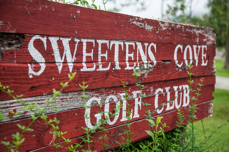 /content/dam/images/golfdigest/fullset/2022/3/sweetenscove_sign.jpg