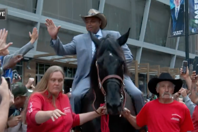 Charles Barkley pulled up to the Western Conference Finals on horse, might be the new mayor of Dallas