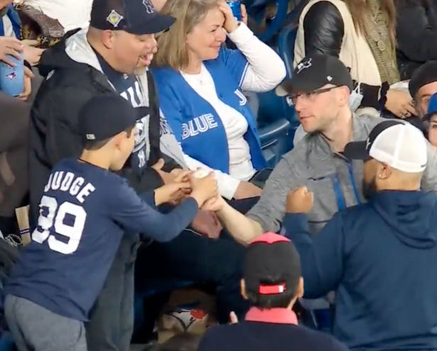 Blue Jays fans narrowly miss Aaron Judge's historic home run ball