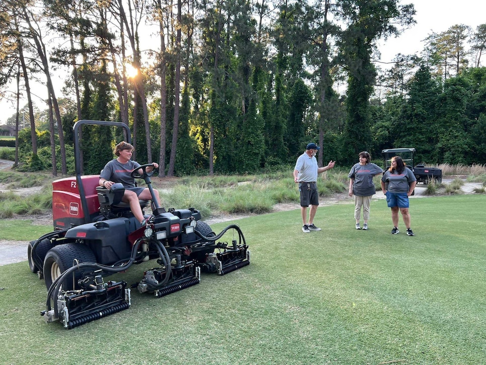 /content/dam/images/golfdigest/fullset/2022/6/sun-roesslein-us-womens-open-mower-2022-pine-needles-.jpg